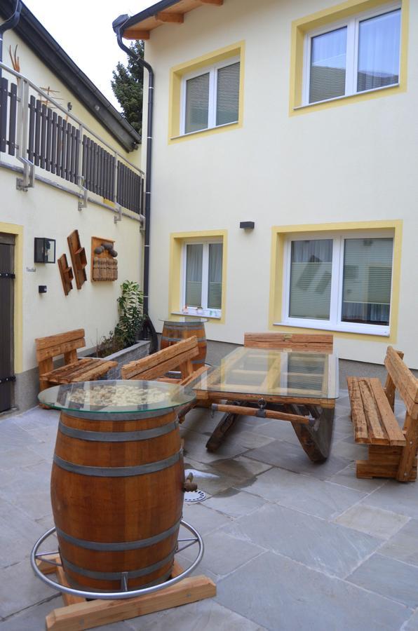 Pension Zum Strell Hollabrunn Ngoại thất bức ảnh