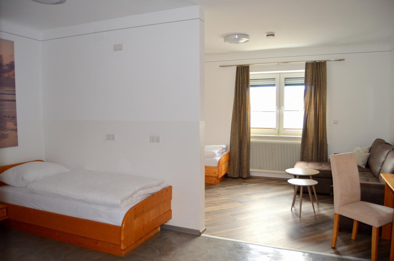 Pension Zum Strell Hollabrunn Ngoại thất bức ảnh