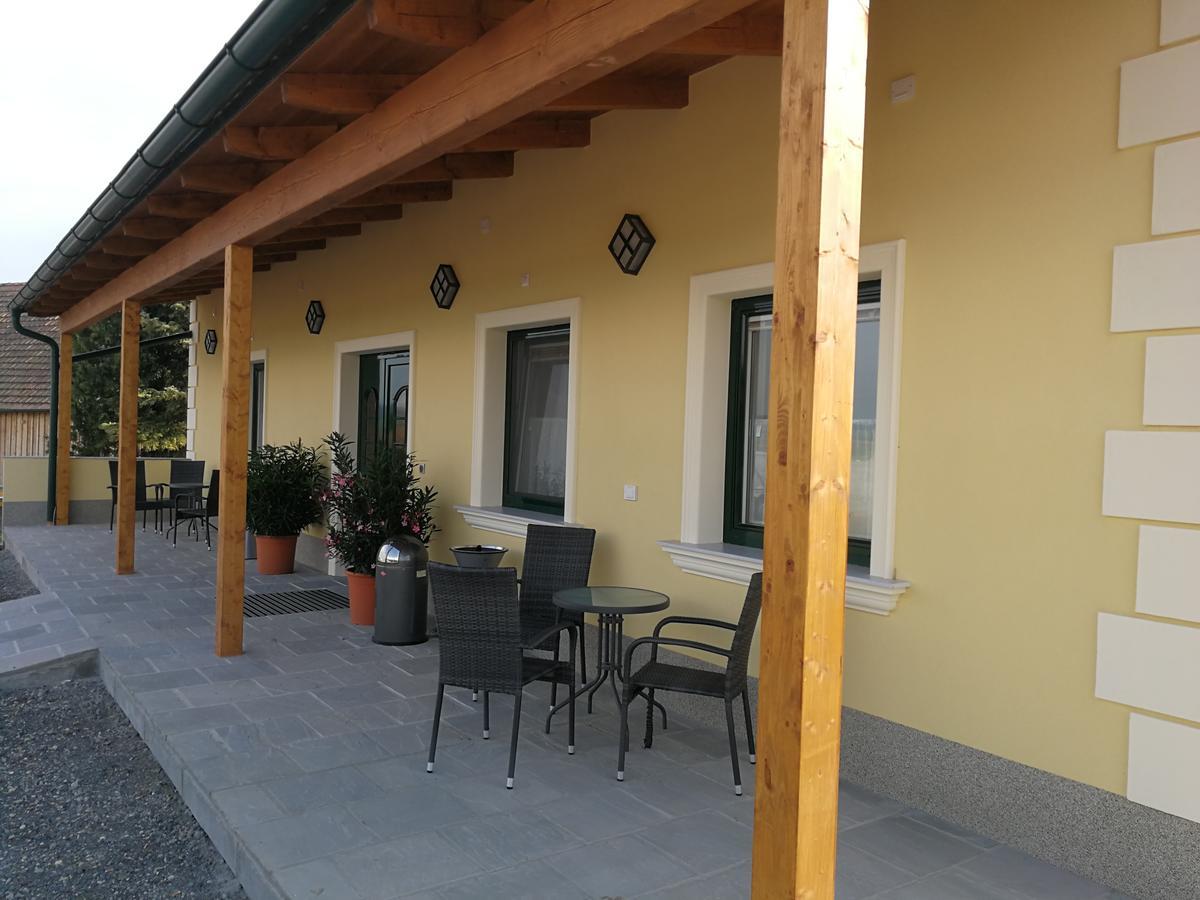 Pension Zum Strell Hollabrunn Ngoại thất bức ảnh