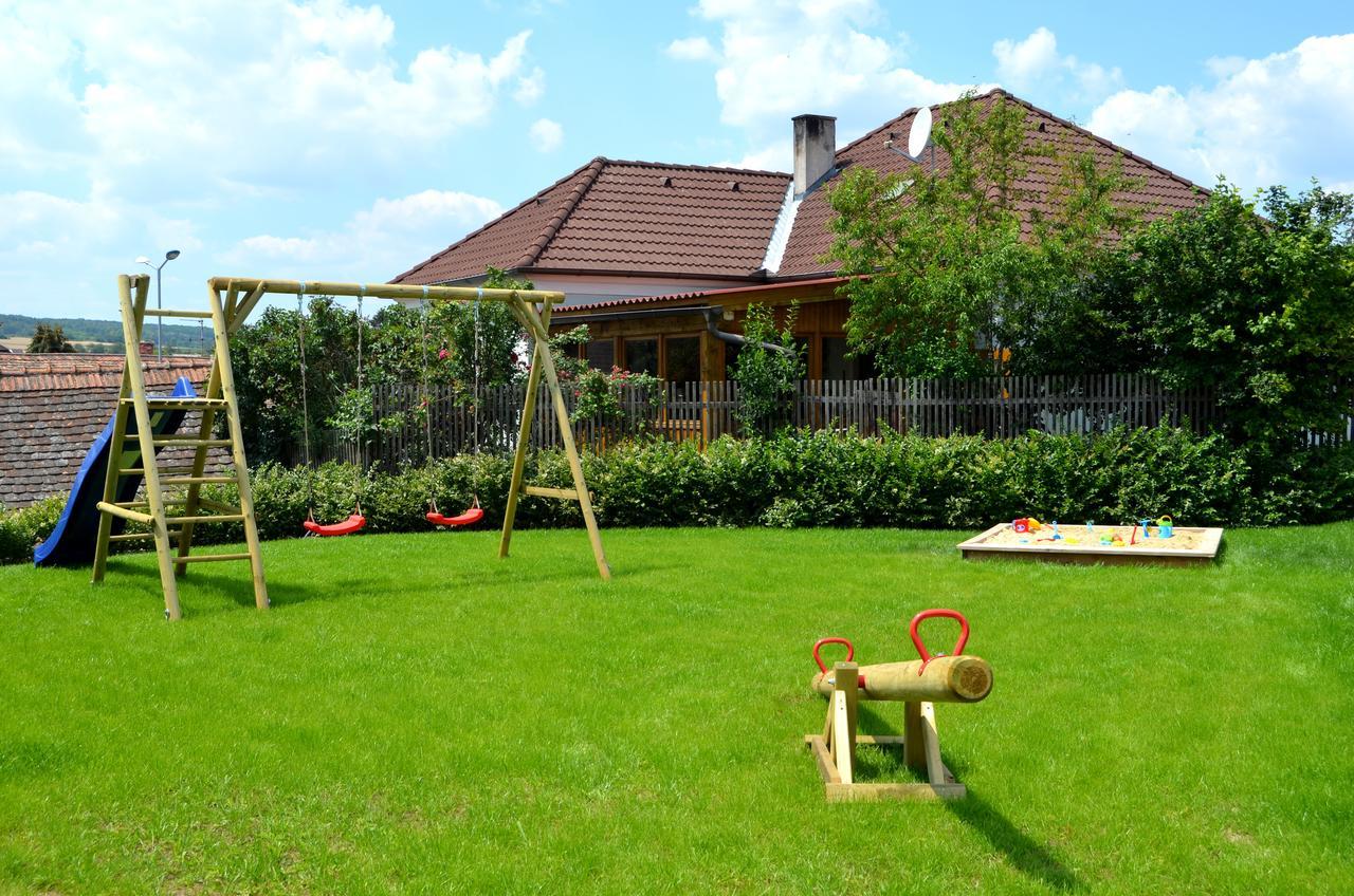 Pension Zum Strell Hollabrunn Ngoại thất bức ảnh